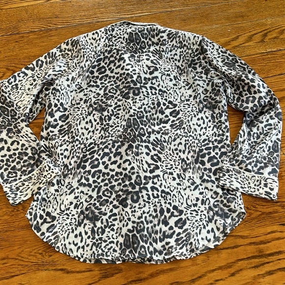 Victoria’s Secret gray/white cheetah print pajama top. Button front.Size Small. - Picture 12 of 14